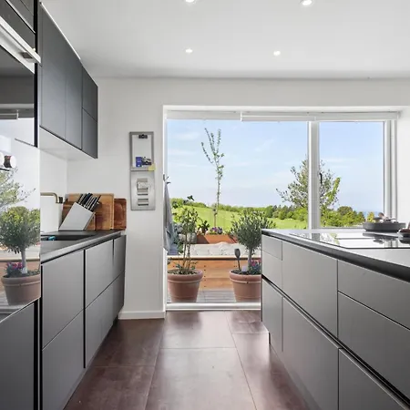 Hébergement de vacances New With Sea View And